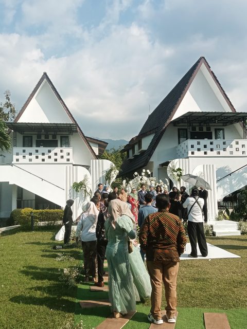 … 𝑹𝒐𝒎𝒂𝒏𝒕𝒊𝒄 & 𝑰𝒏𝒕𝒊𝒎𝒂𝒕𝒆 …

A love story was celebrated here, at The Alit last week, and we are grateful to be part of such a magical day. To all the guests, your smiles and warmth made the wedding truly unforgettable. ✨💐

❤️